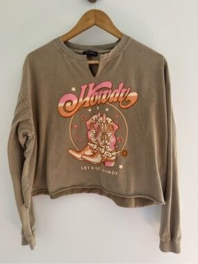 western howdy graphic cropped long sleeve tee